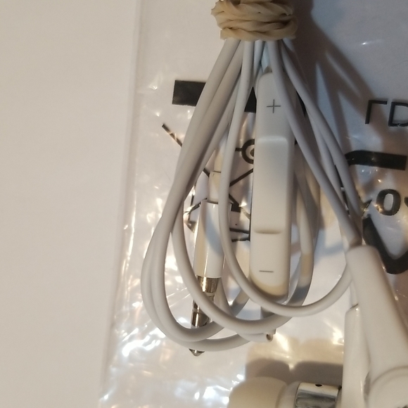 Electra white in-ear earbuds with volume controls, NWOT - Picture 3 of 7